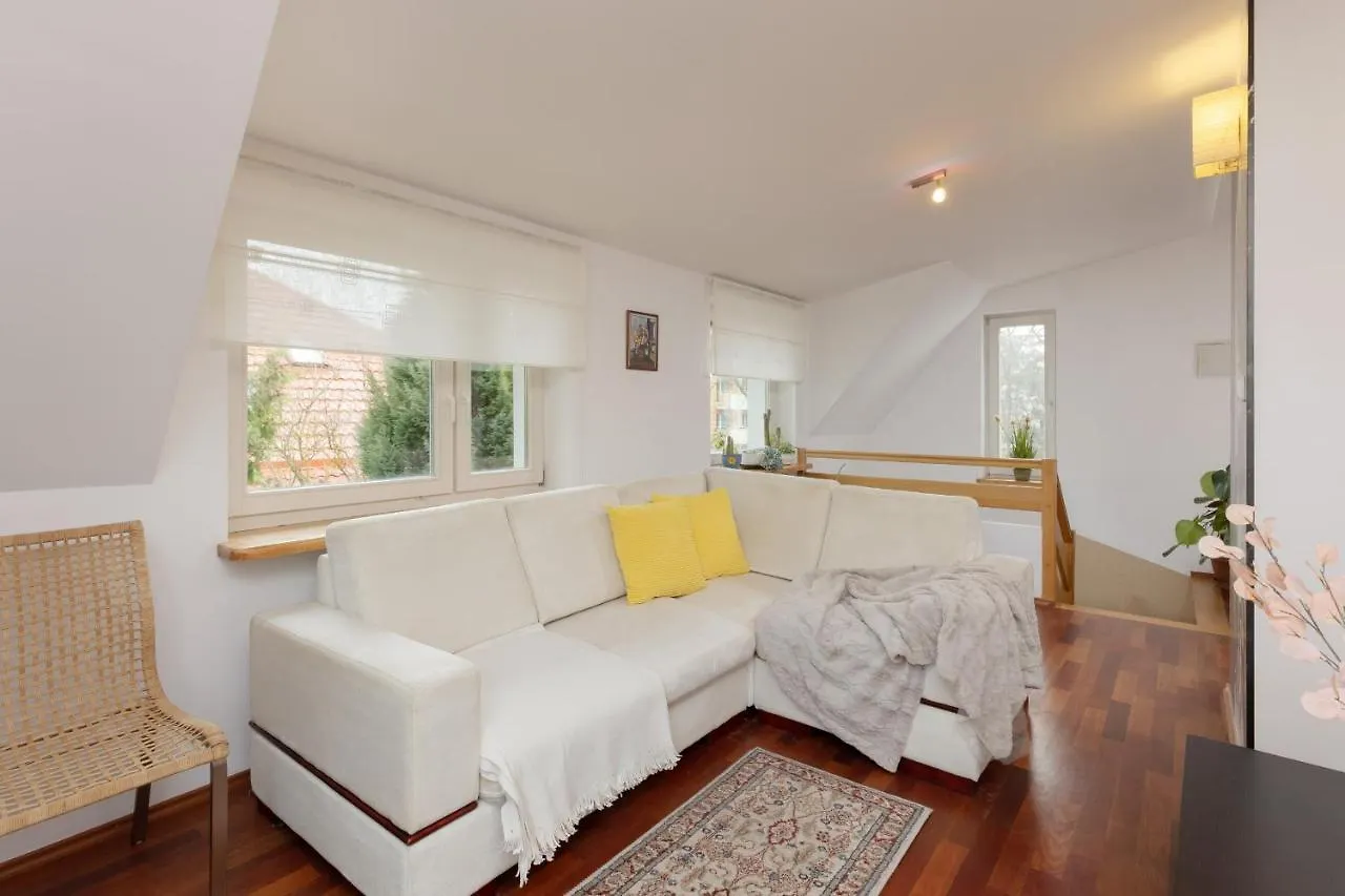 Quiet Bemowo House With Garden By Noclegi Renters Warschau