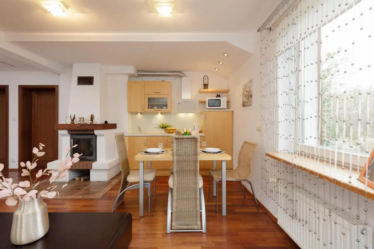 Ferienhaus Quiet Bemowo House With Garden By Noclegi Renters Warschau