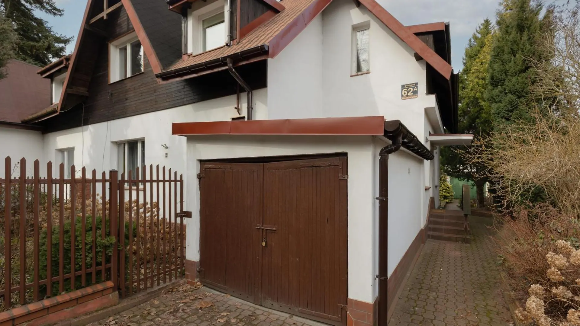 Quiet Bemowo House With Garden By Noclegi Renters Warschau Ferienhaus